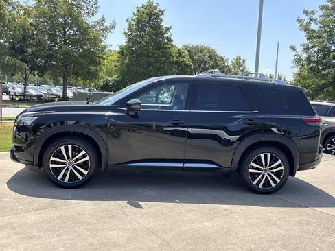 Used 2024 Nissan Pathfinder Platinum AWD/4WD image 11