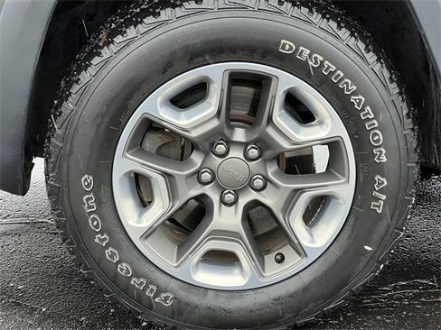 Used 2019 Jeep Cherokee Trailhawk w/ Cold Weather Group image 7