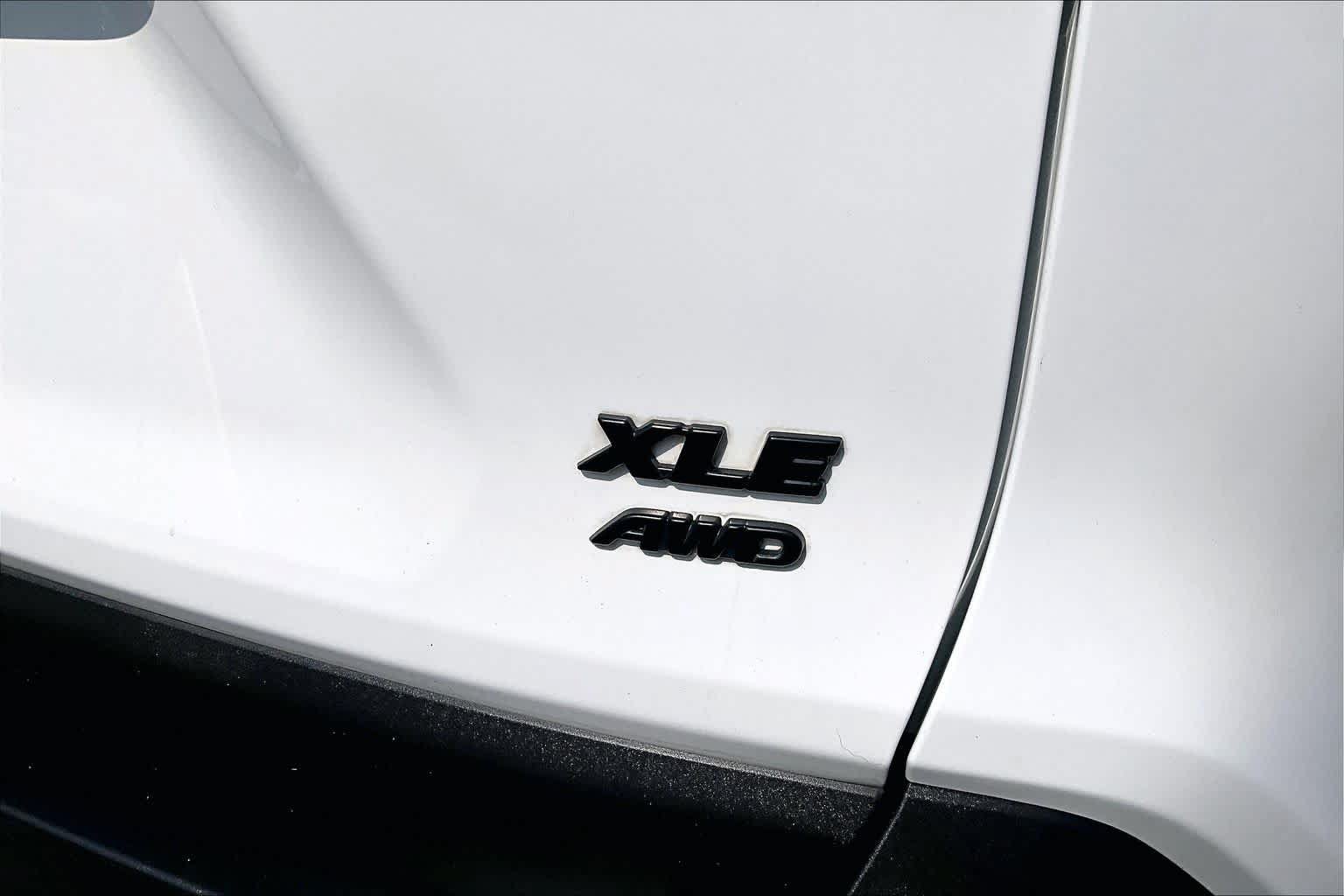 Used 2021 Toyota RAV4 XLE AWD/4WD image 10