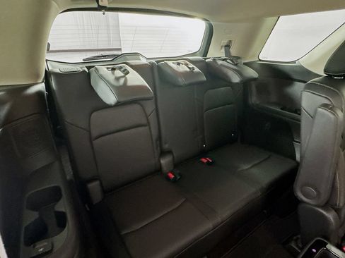 Used 2025 Nissan Pathfinder SL w/ SL Premium Package AWD/4WD image 37