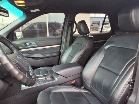 Used 2018 Ford Explorer XLT w/ Equipment Group 202A image 23