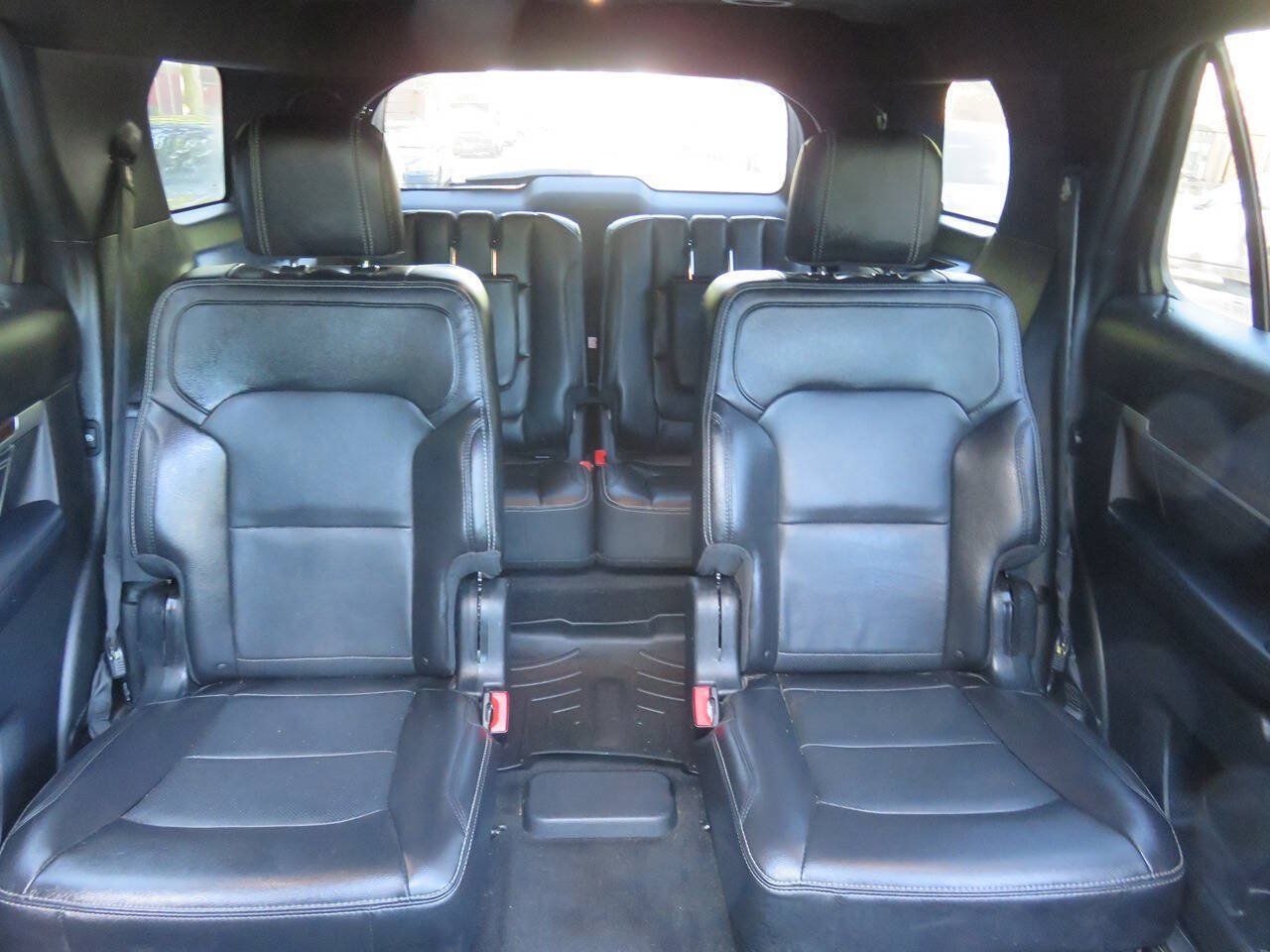 Used 2018 Ford Explorer Limited w/ Equipment Group 301A AWD/4WD image 23