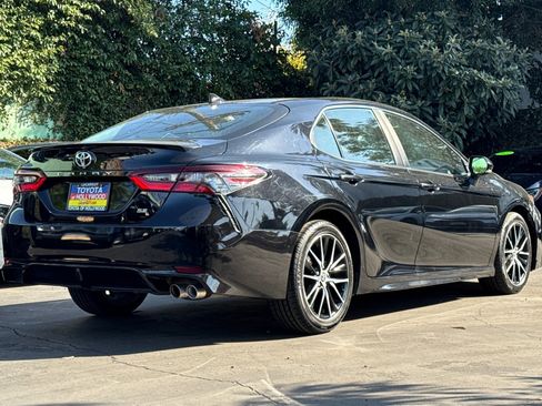 Used 2023 Toyota Camry SE image 4