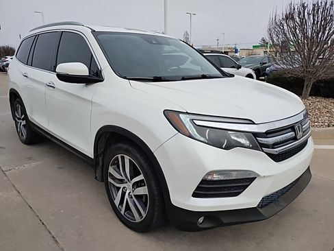 Used 2016 Honda Pilot Elite image 4