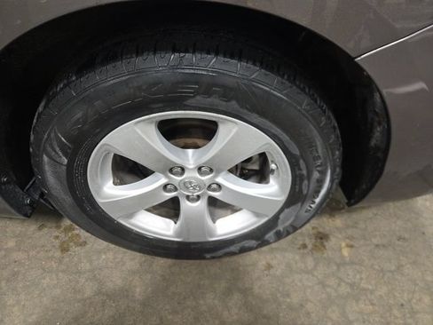 Used 2013 Toyota Sienna LE w/ Towing Pkg FWD image 11