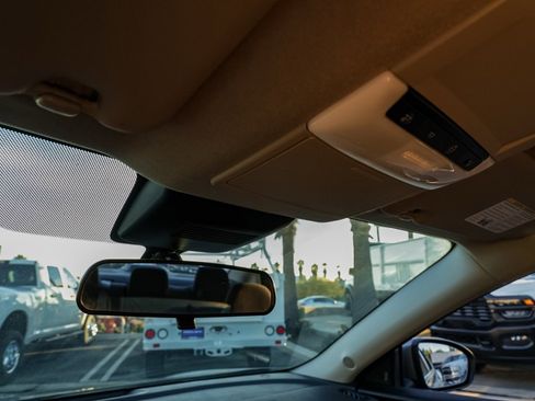 Used 2023 Nissan Sentra SV image 32