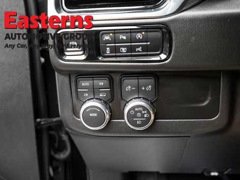 Used 2025 GMC Yukon XL Denali AWD/4WD image 21