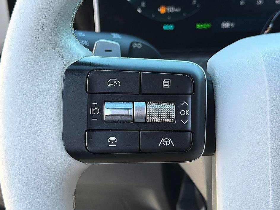 Certified 2025 Hyundai Santa Fe Limited FWD image 17