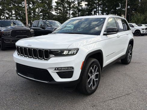 Used 2025 Jeep Grand Cherokee Limited AWD/4WD image 2