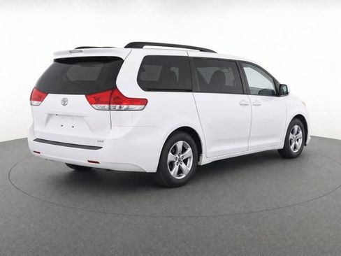 Used 2014 Toyota Sienna XLE FWD image 4