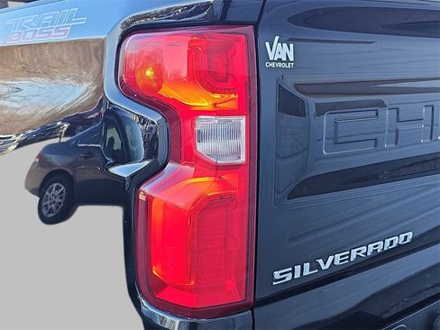 Used 2021 Chevrolet Silverado 1500 LT Trail Boss w/ Convenience Package II image 33