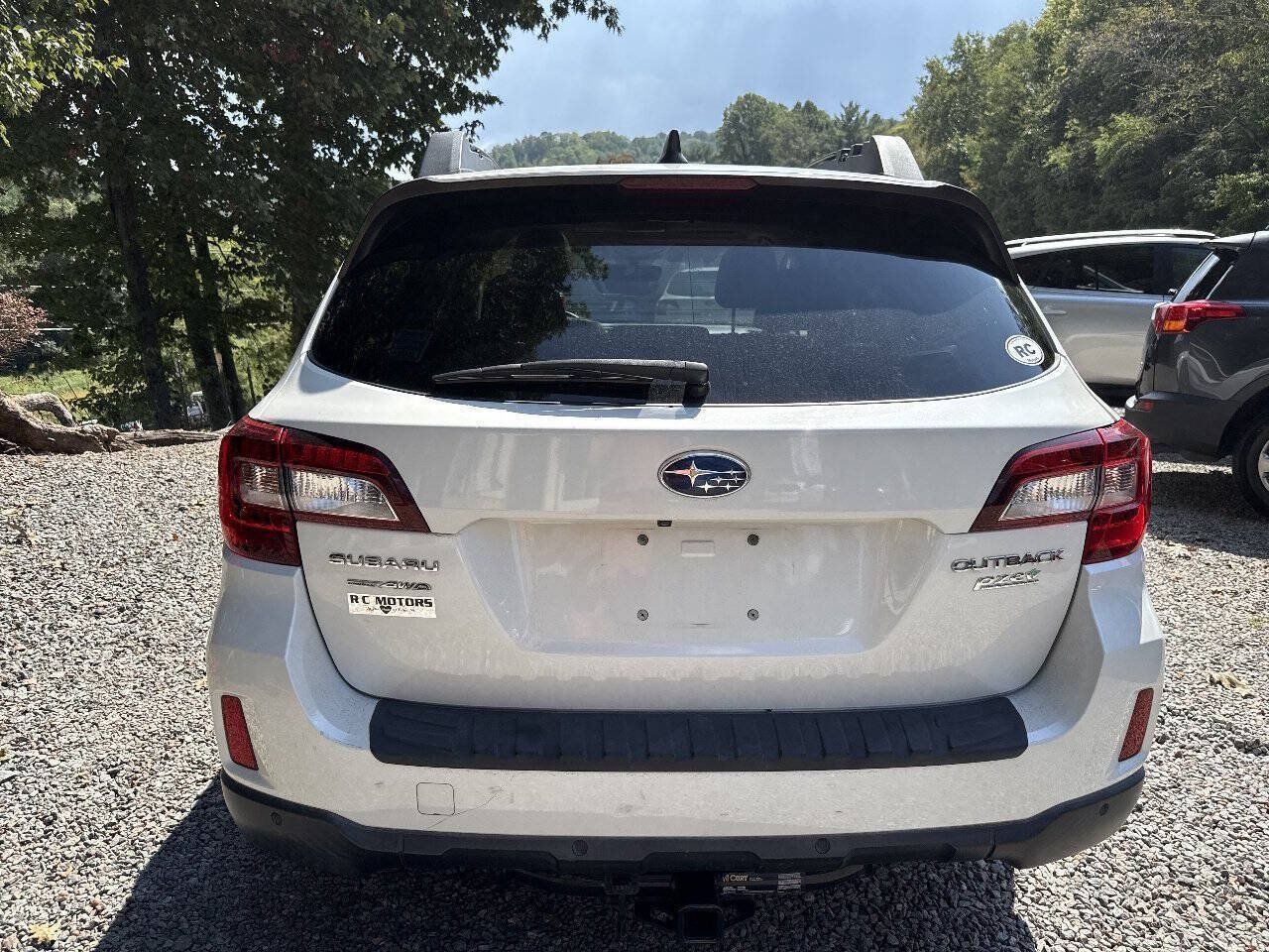 Used 2017 Subaru Outback 2.5i Limited AWD/4WD image 4