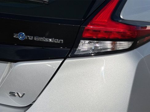 Used 2020 Nissan Leaf SV w/ SV Technology Package image 34