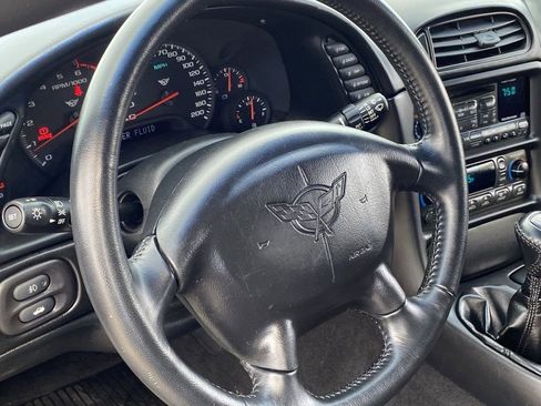 Used 2004 Chevrolet Corvette Convertible w/ Preferred Equipment Group image 22