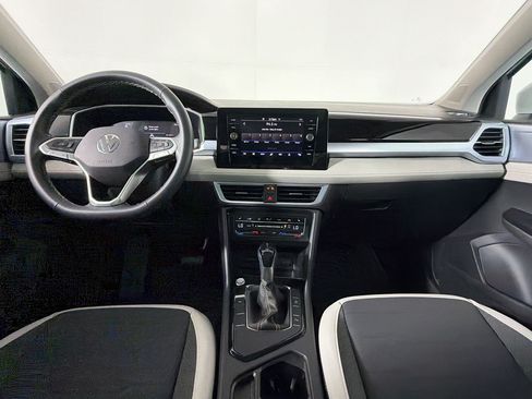 Used 2025 Volkswagen Taos SE w/ Panoramic Sunroof Package FWD image 14