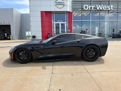 Used 2017 Chevrolet Corvette Stingray Coupe w/ Carbon Flash Badge Package RWD image 2
