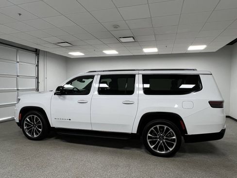 Used 2024 Jeep Wagoneer L Series II w/ Premium Group I image 8