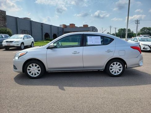 Used 2019 Nissan Versa SV FWD image 4