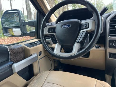 Used 2019 Ford F250 Lariat w/ Lariat Ultimate Package image 23