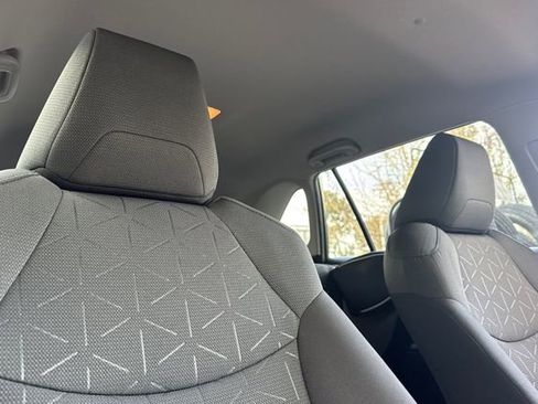 Used 2020 Toyota RAV4 XLE image 17