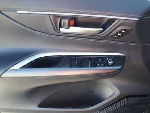 Used 2024 Toyota Venza Nightshade image 29