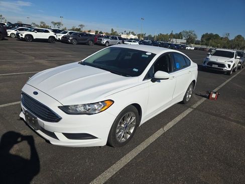 Used 2017 Ford Fusion SE w/ Fusion SE Technology Package image 6