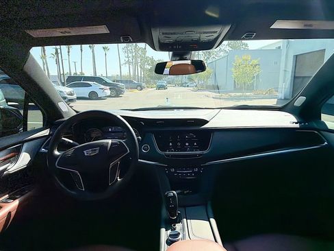 Certified 2022 Cadillac XT5 Premium Luxury FWD image 16