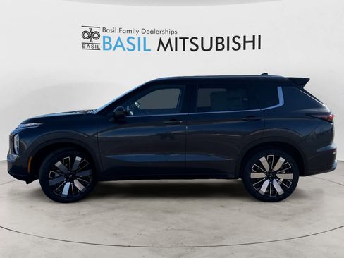New 2026 Mitsubishi Outlander SEL image 3