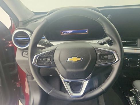 Certified 2025 Chevrolet Trax LT w/ LT Convenience Package image 17