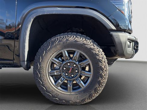 Used 2025 GMC Sierra 1500 AT4X image 21