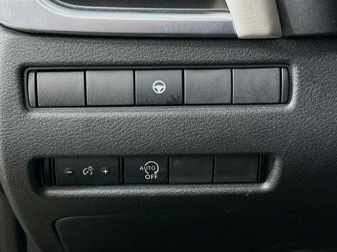 Used 2023 Nissan Rogue SV image 16