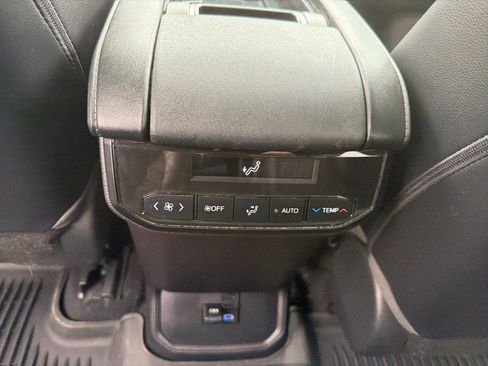 Used 2022 Toyota Highlander XSE image 23
