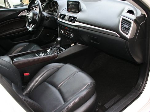 Used 2018 MAZDA MAZDA3 Touring image 16