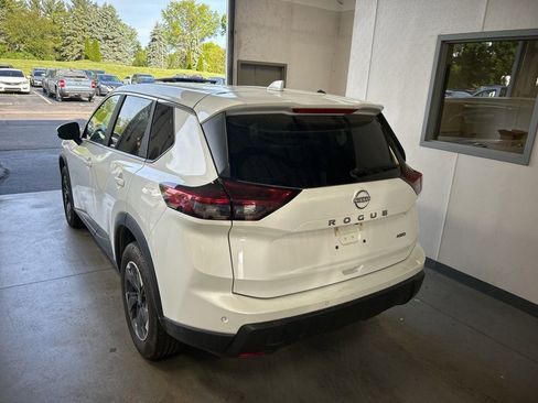 Used 2025 Nissan Rogue SV AWD/4WD image 6