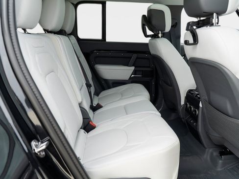 New 2025 Land Rover Defender 110 X-Dynamic SE image 24