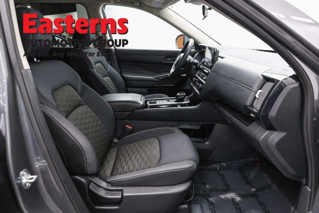Used 2024 Nissan Pathfinder SV AWD/4WD image 25