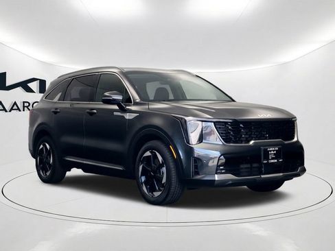 Certified 2026 Kia Sorento EX FWD image 3