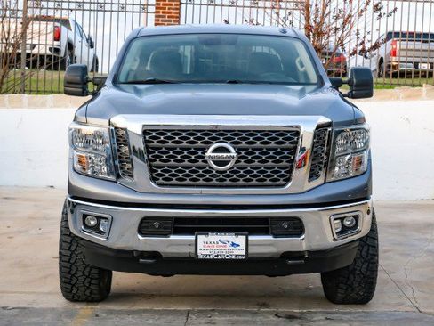 Used 2017 Nissan Titan SV image 2
