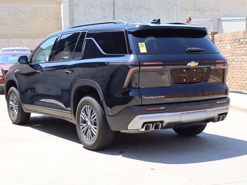 Used 2026 Chevrolet Traverse LT FWD image 3