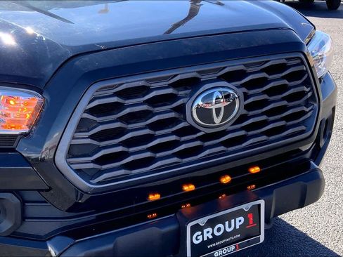 Used 2017 Toyota Tacoma SR5 w/ Tow Package image 30