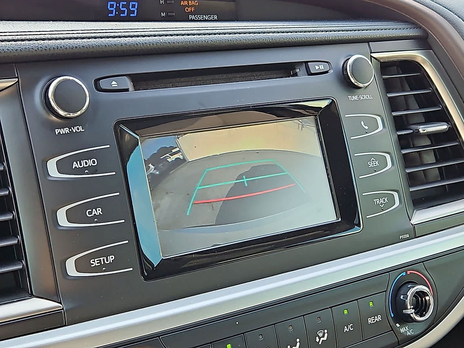 Used 2017 Toyota Highlander LE FWD image 20