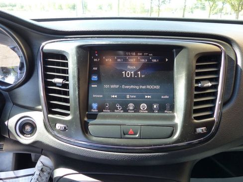 Used 2016 Chrysler 200 S FWD image 29