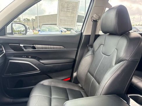Used 2024 Kia Telluride EX w/ EX Captain's Chair Package FWD image 23