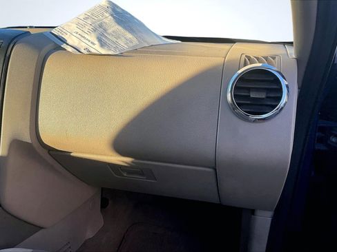 Used 2006 Ford Explorer XLT image 17