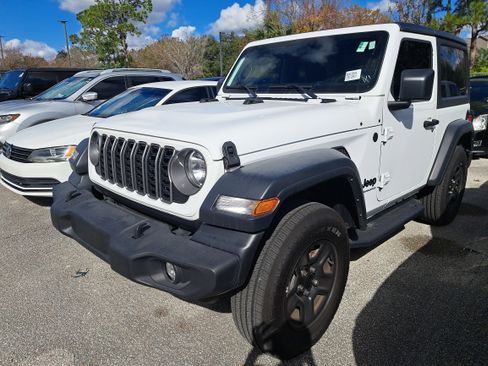 Used 2025 Jeep Wrangler Sport image 3