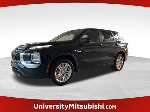 Used 2024 Mitsubishi Outlander ES image 1