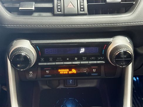 Used 2021 Toyota RAV4 Limited image 24