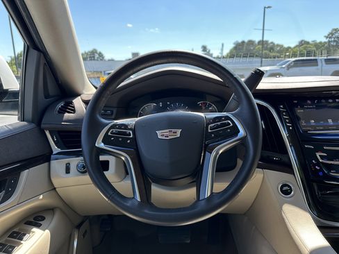 Used 2016 Cadillac Escalade ESV Luxury RWD image 19