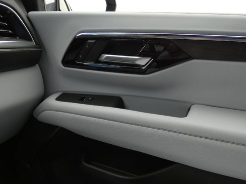 New 2026 Chevrolet Suburban Premier w/ Sun And Tow Package image 25