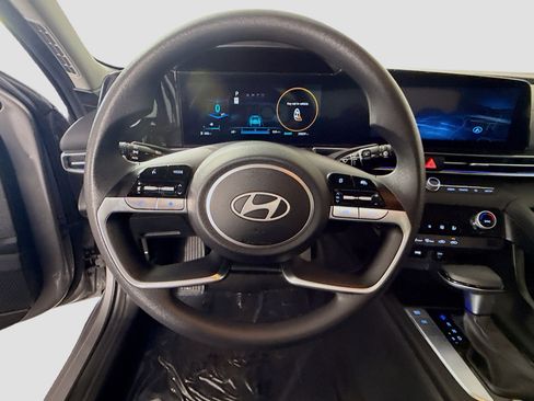 Used 2024 Hyundai Elantra SEL image 13